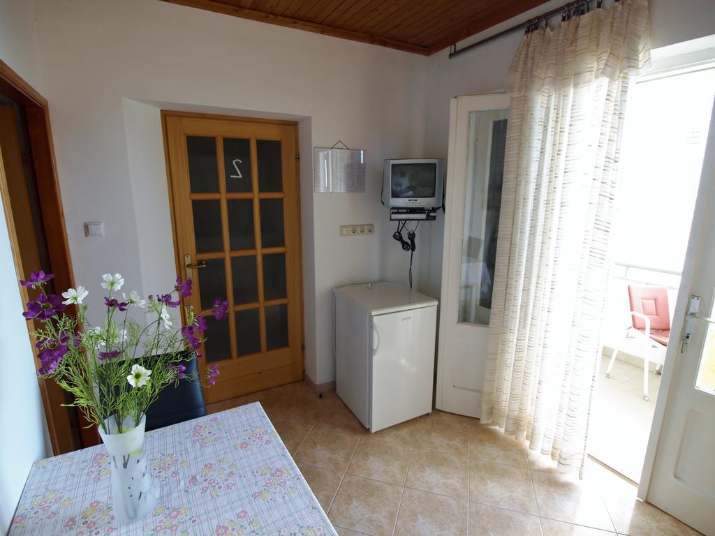 Apartments Biserka Rab Town Exterior photo